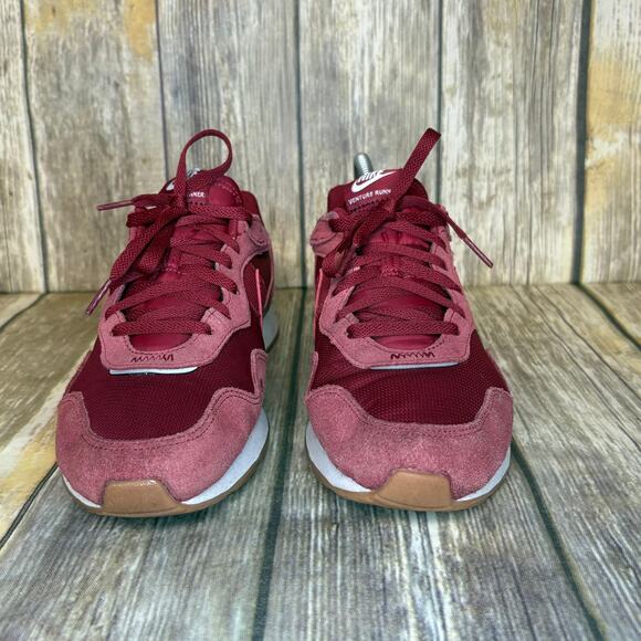 Nike Venture Runner Womens Sz 9.5 Beet Root Red Sneakers Casual Gym Athletic - Picture 2 of 8